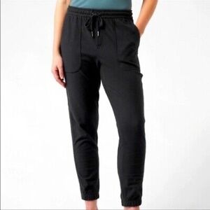 ATHLETA 4 Farallon Joggers in Black